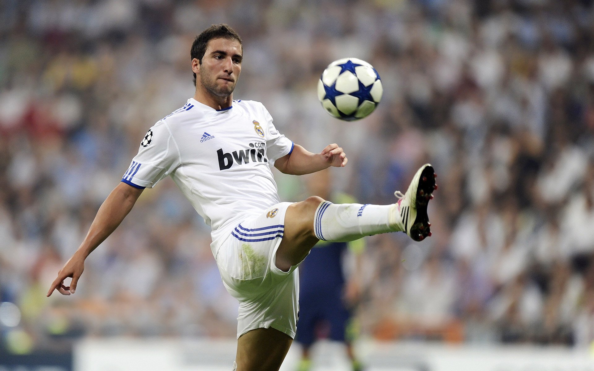 NBA历史上的今天：乔丹再次破纪录荣登得分王巅峰，乔丹历史总得分多少